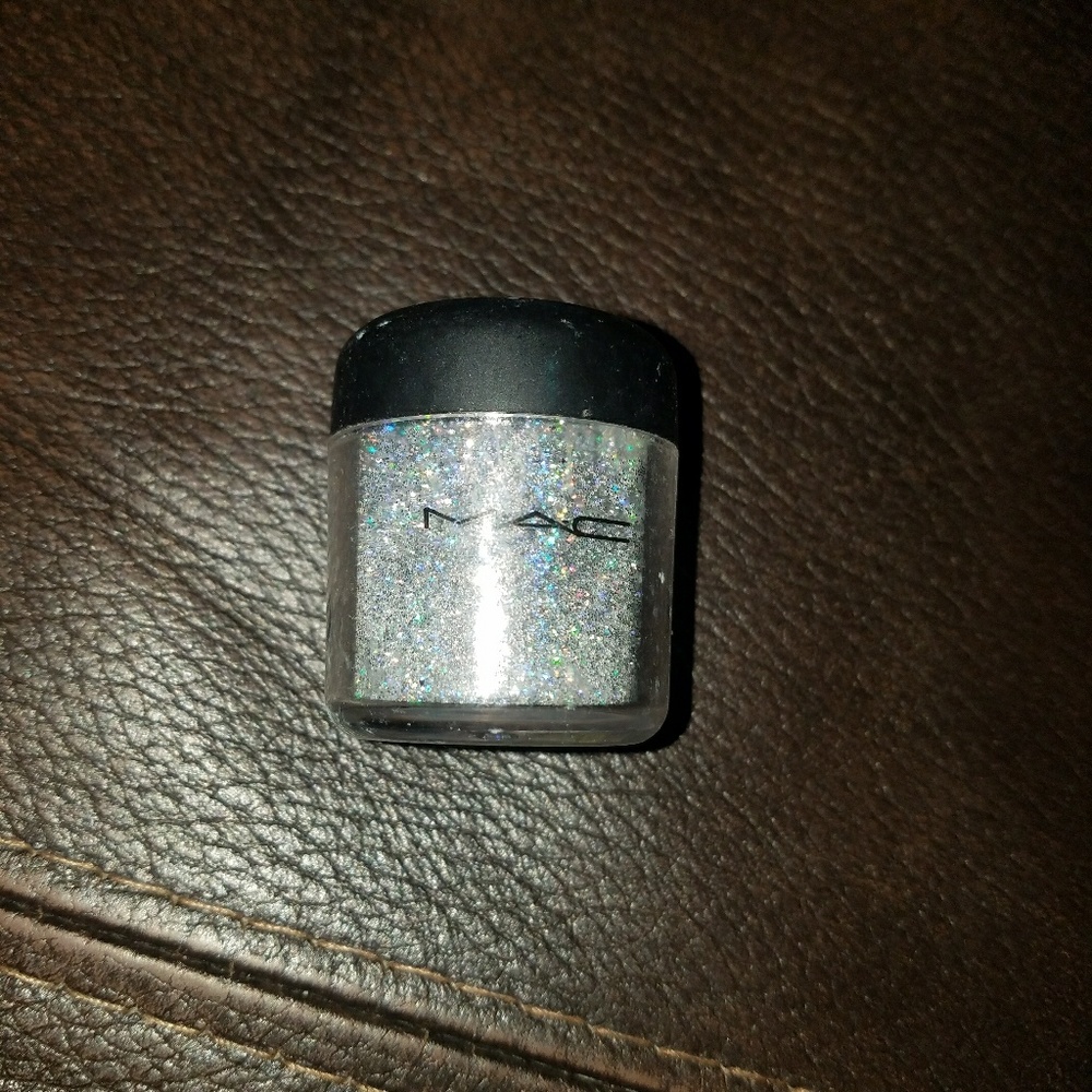 MAC sequin pigment